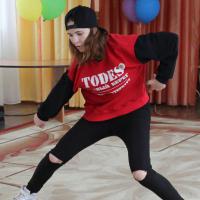 Выступление выпускников разных лет